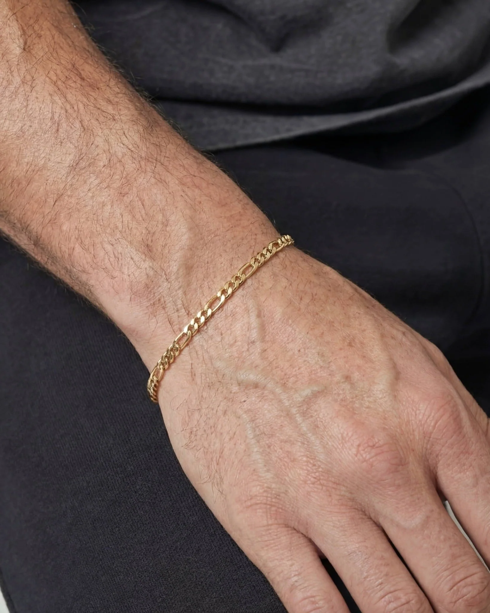 CLEAN FIGARO BRACELET. - 3MM GOLD - Image 3
